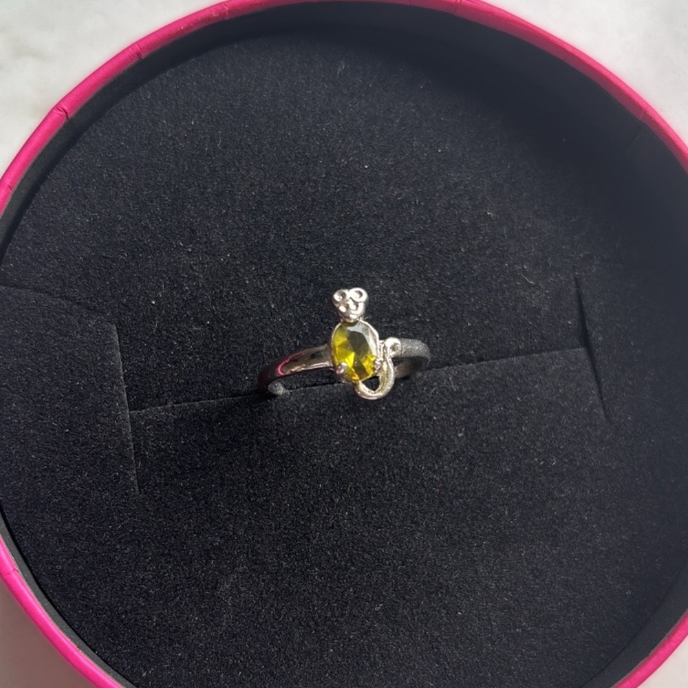 Elegant Silver and Citrine Gemstone Ring